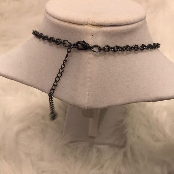 H&M hematite colored stone necklace - Picture 4 of 8